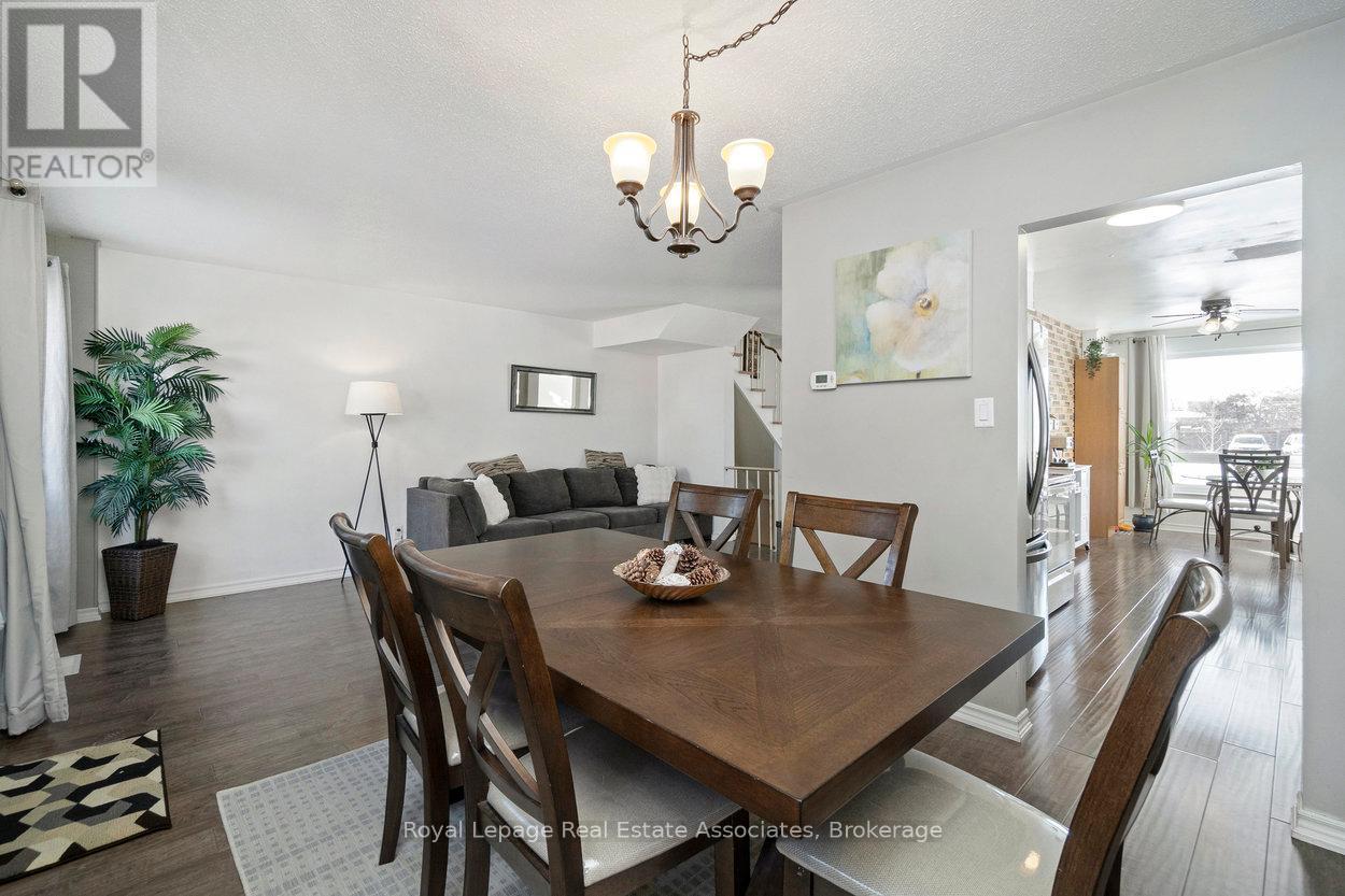 44 Village Court, Brampton (Brampton East), Ontario  L6W 1A6 - Photo 9 - W12453607