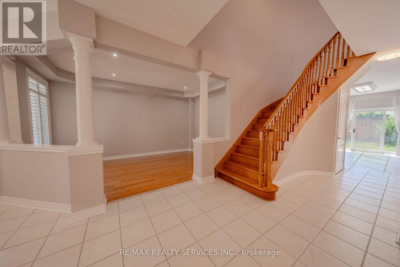5918 Bassinger Place, Mississauga, Ontario  L5M 6K5 - Photo 11 - W12453615