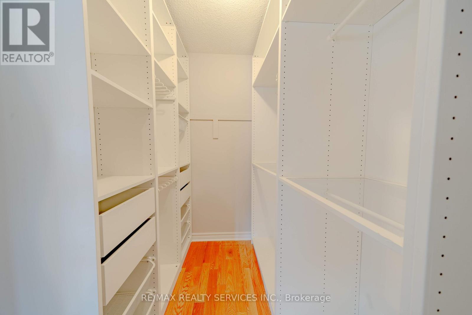 5918 Bassinger Place, Mississauga, Ontario  L5M 6K5 - Photo 28 - W12453615