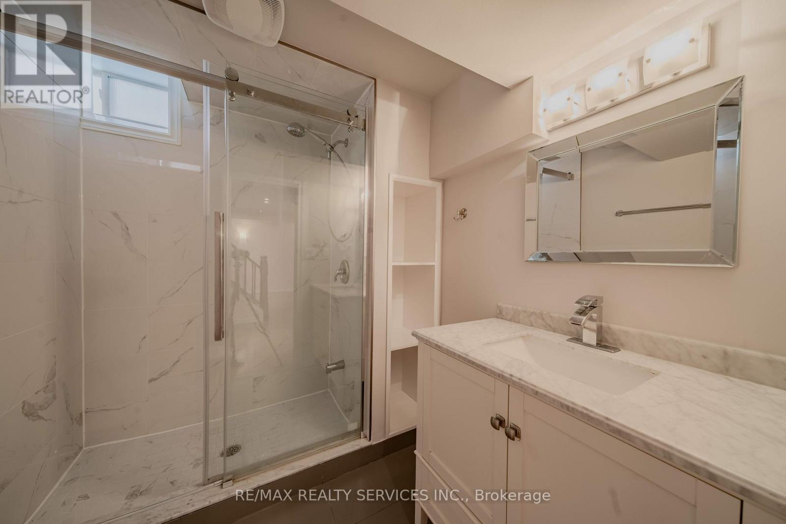 5918 Bassinger Place, Mississauga, Ontario  L5M 6K5 - Photo 45 - W12453615