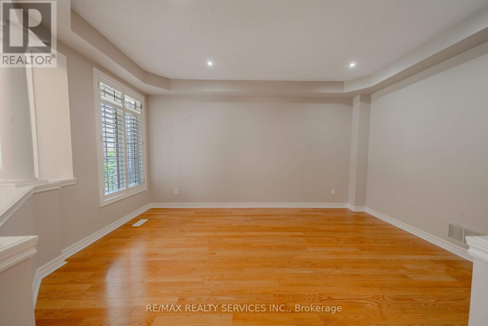 5918 Bassinger Place, Mississauga, Ontario  L5M 6K5 - Photo 9 - W12453615