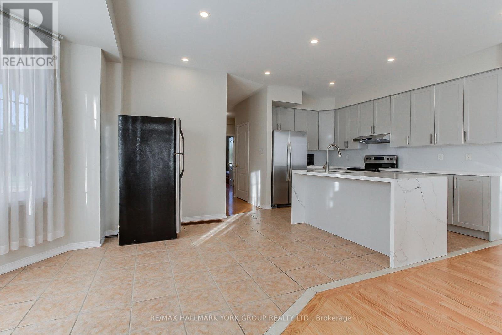 60 Delabo Drive, Toronto, Ontario  M3J 3S4 - Photo 11 - W12373945