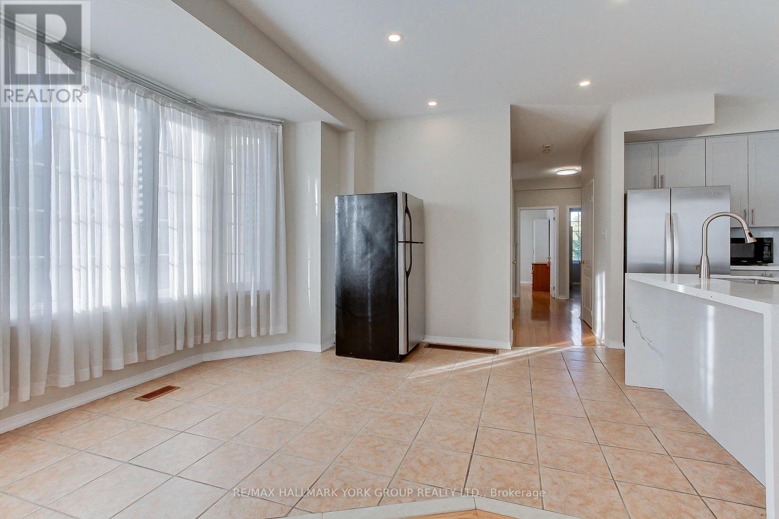 60 Delabo Drive, Toronto, Ontario  M3J 3S4 - Photo 12 - W12373945