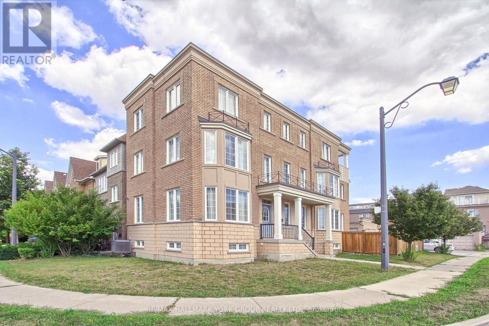 60 Delabo Drive, Toronto, Ontario  M3J 3S4 - Photo 2 - W12373945