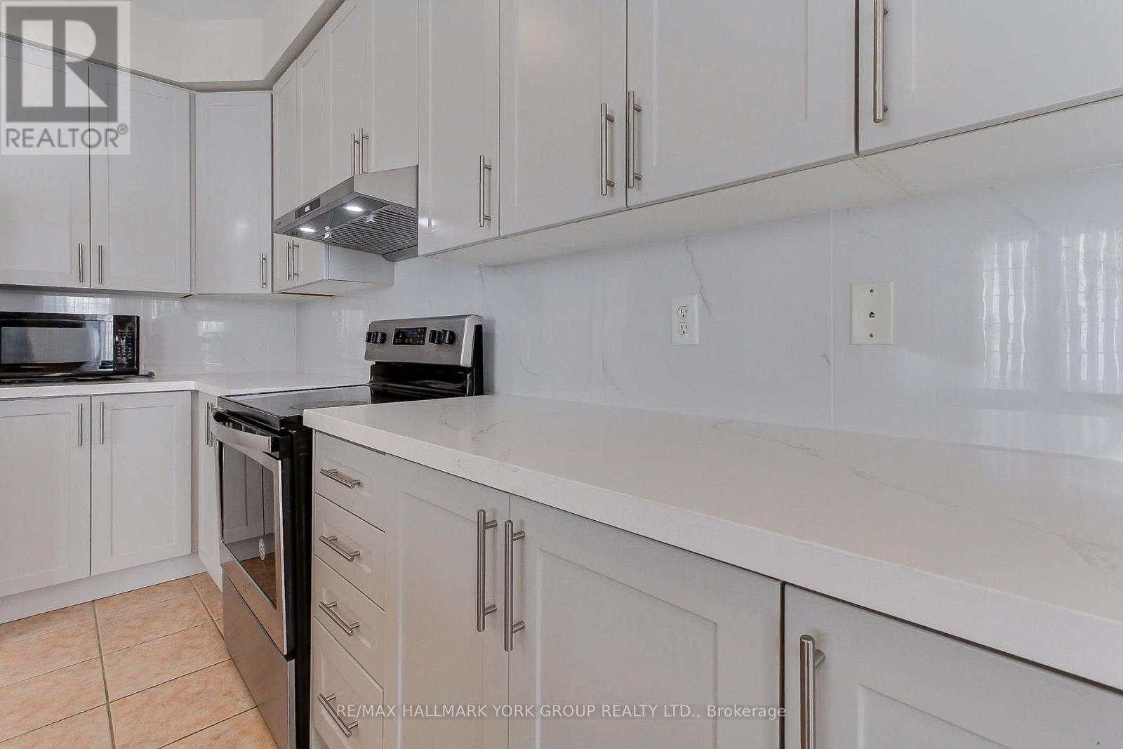 60 Delabo Drive, Toronto, Ontario  M3J 3S4 - Photo 8 - W12373945