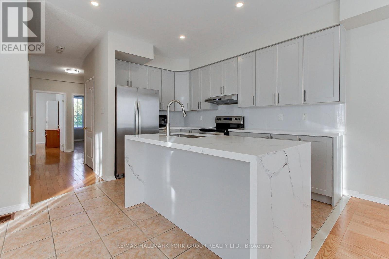 60 Delabo Drive, Toronto, Ontario  M3J 3S4 - Photo 6 - W12373945
