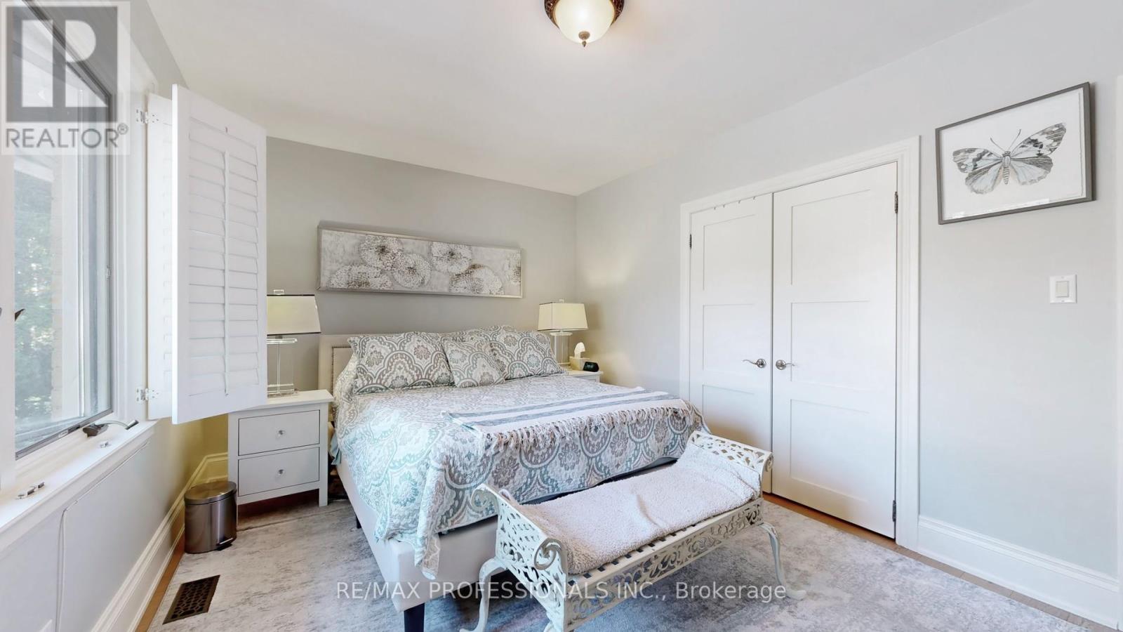 84 North Heights Road, Toronto, Ontario  M9B 2T8 - Photo 19 - W12451250