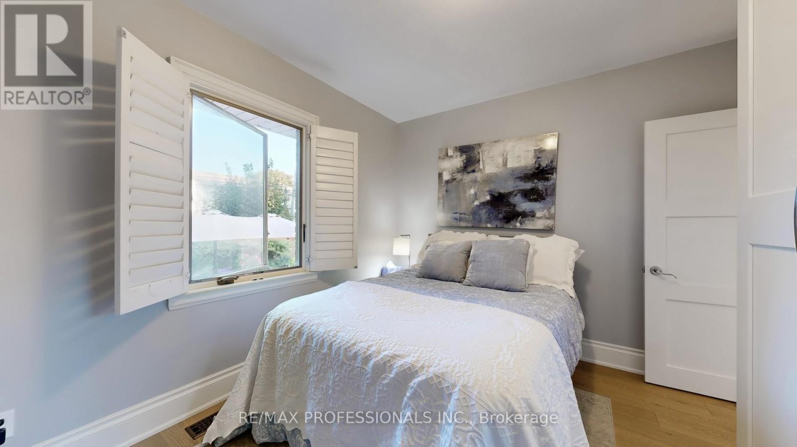 84 North Heights Road, Toronto, Ontario  M9B 2T8 - Photo 20 - W12451250