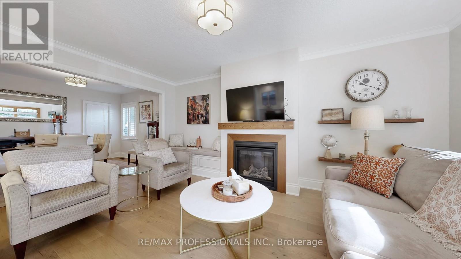 84 North Heights Road, Toronto, Ontario  M9B 2T8 - Photo 9 - W12451250