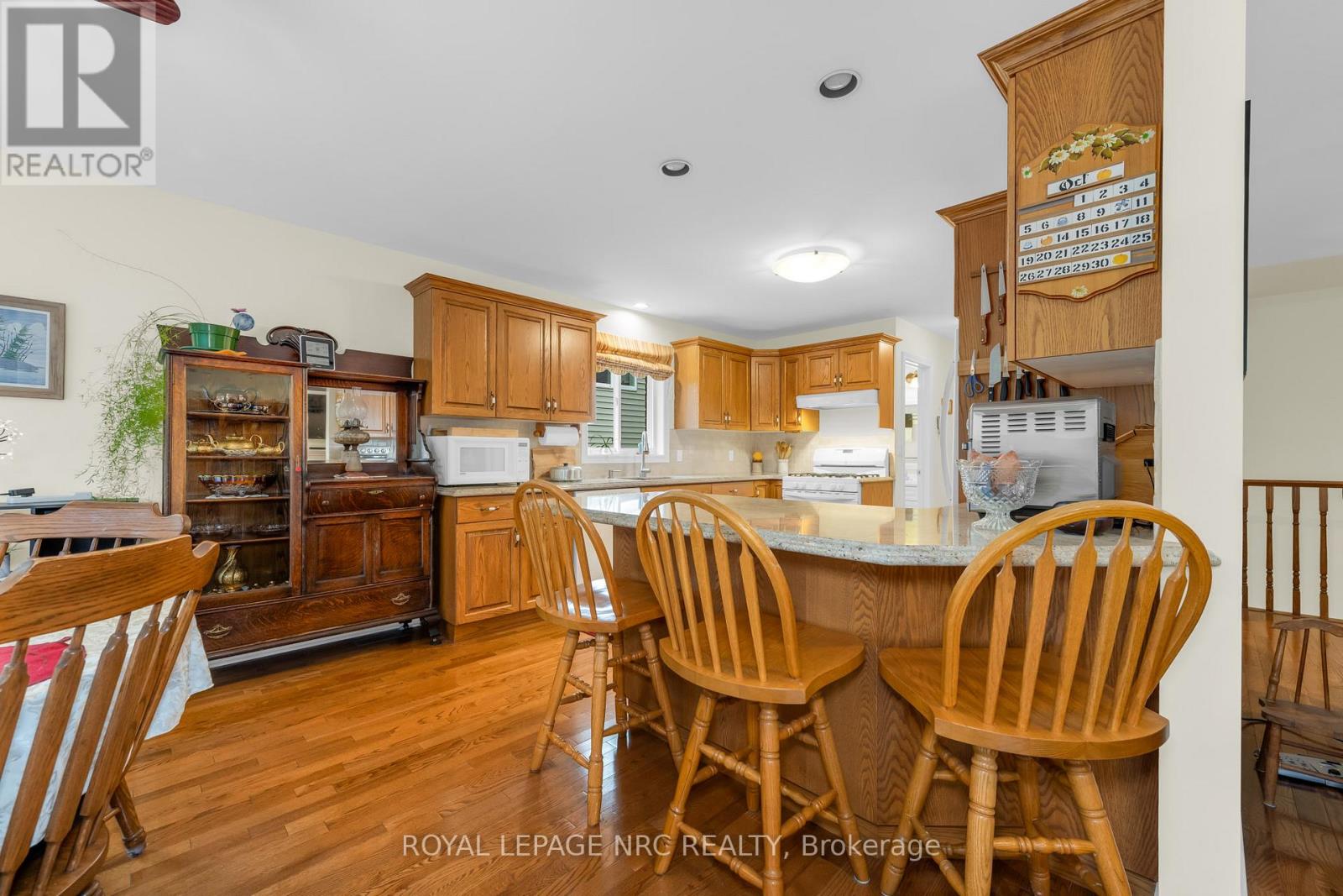 49 Cedar Park Drive, Welland, Ontario  L3C 7C8 - Photo 13 - X12453731