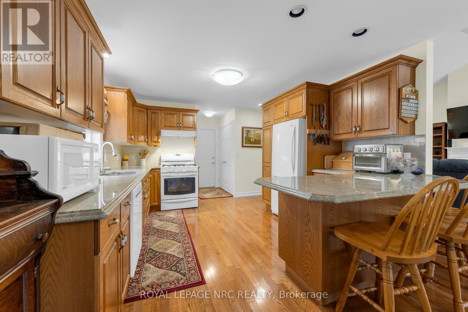 49 Cedar Park Drive, Welland, Ontario  L3C 7C8 - Photo 15 - X12453731