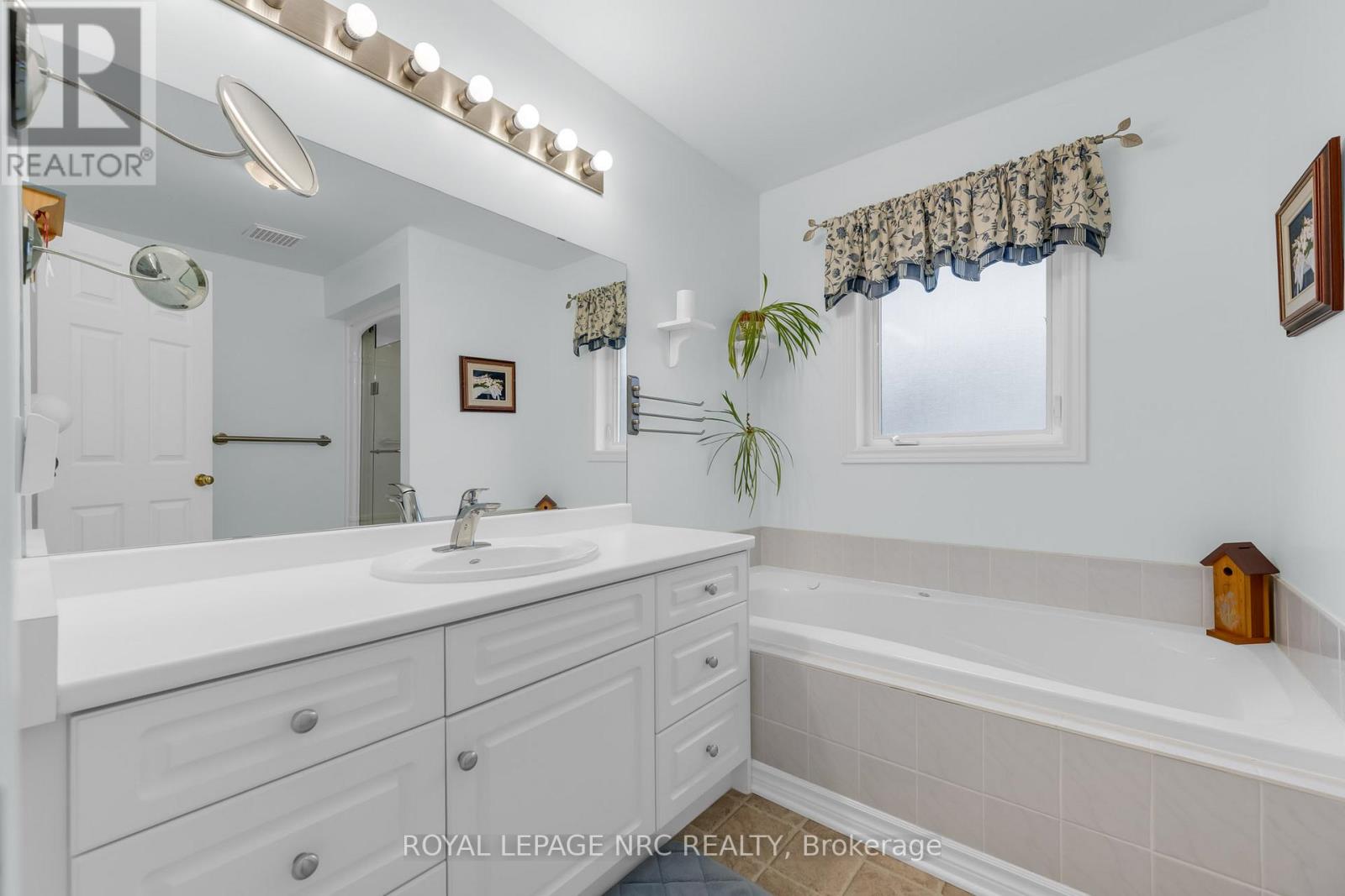 49 Cedar Park Drive, Welland, Ontario  L3C 7C8 - Photo 21 - X12453731