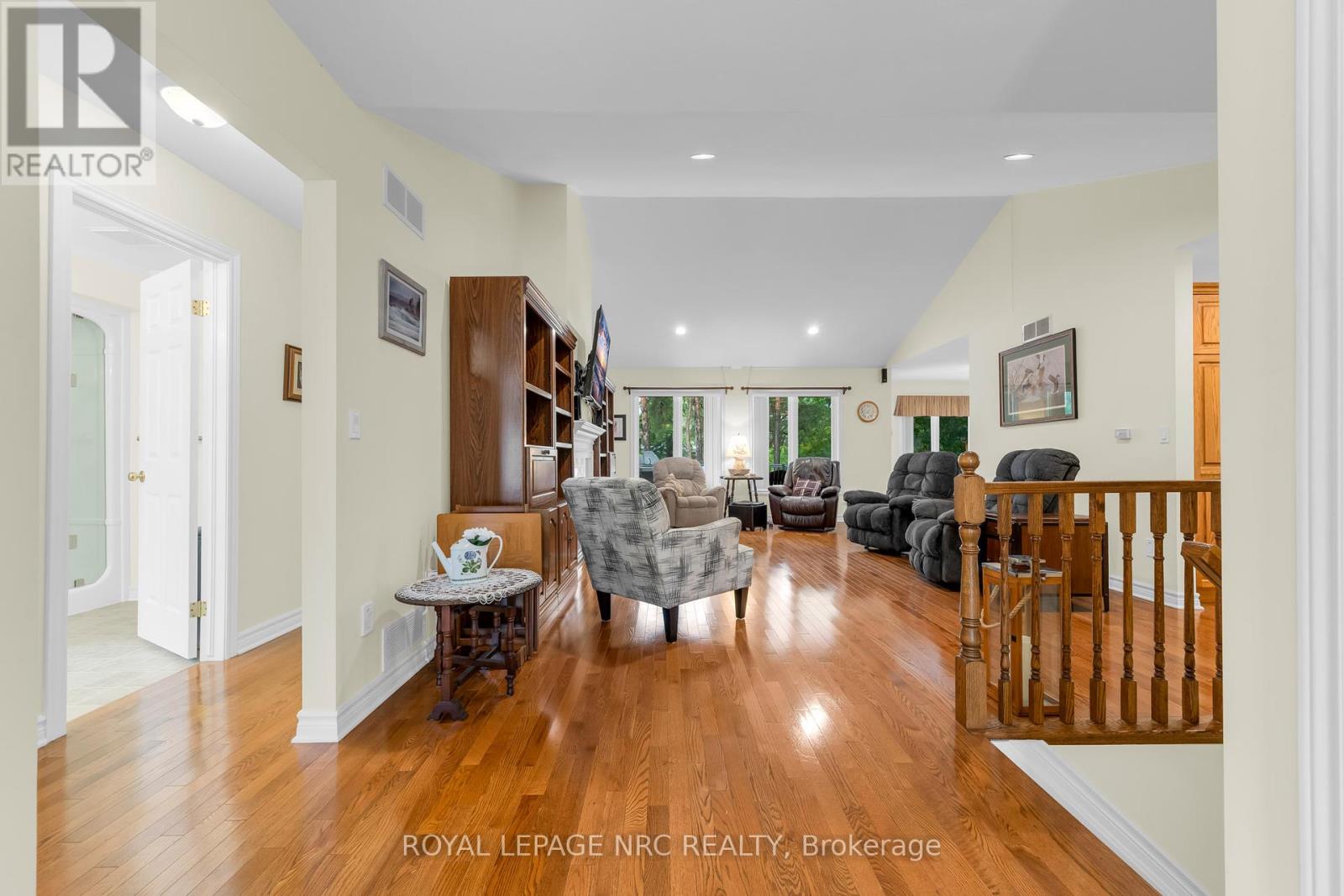 49 Cedar Park Drive, Welland, Ontario  L3C 7C8 - Photo 8 - X12453731
