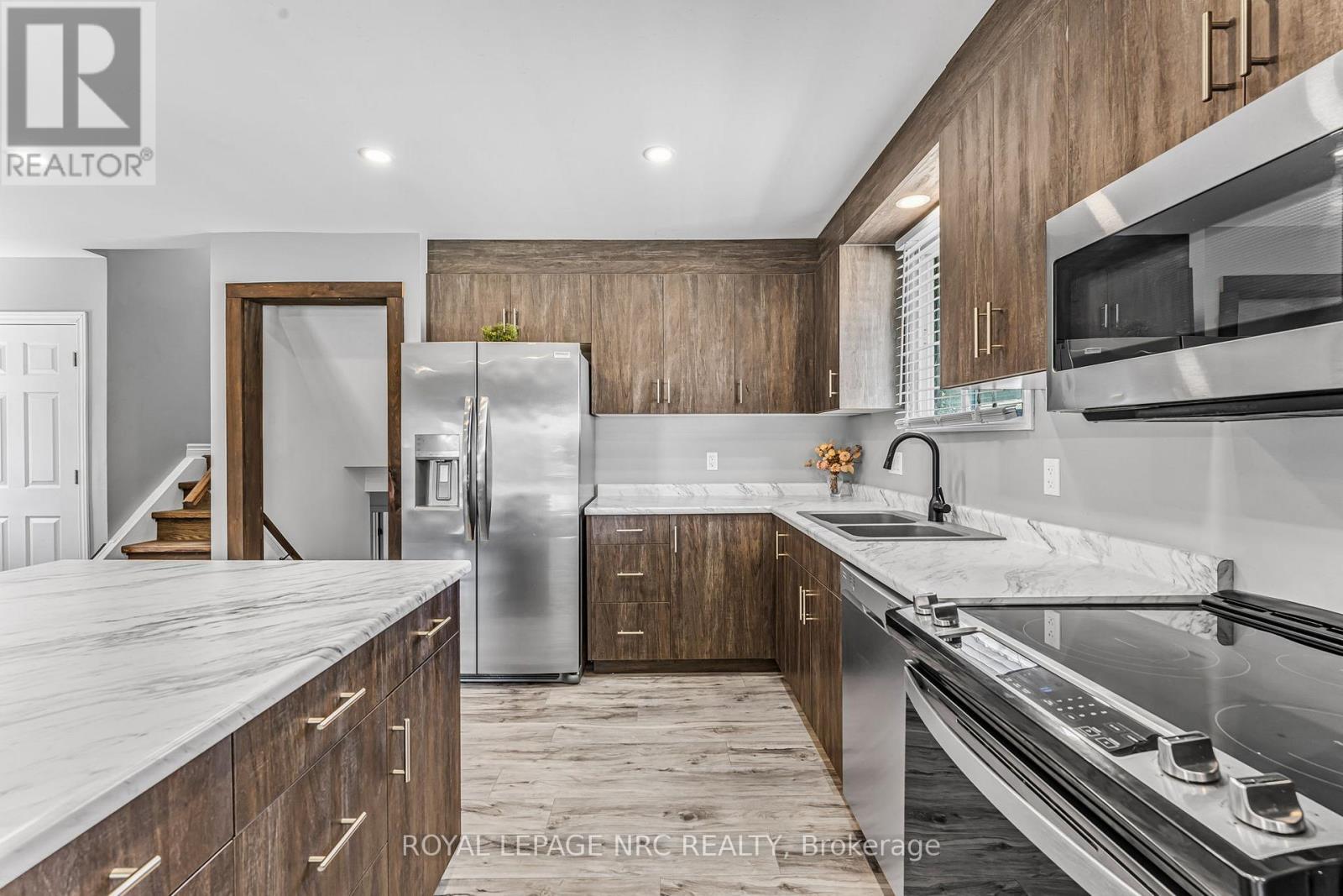 459 Lakeview Road, Fort Erie (Crescent Park), Ontario  L2A 4W2 - Photo 11 - X12453745