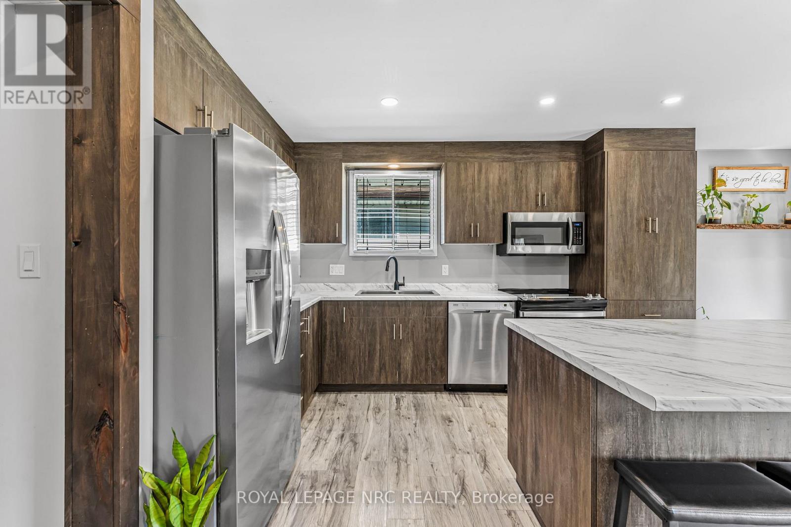 459 Lakeview Road, Fort Erie (Crescent Park), Ontario  L2A 4W2 - Photo 13 - X12453745