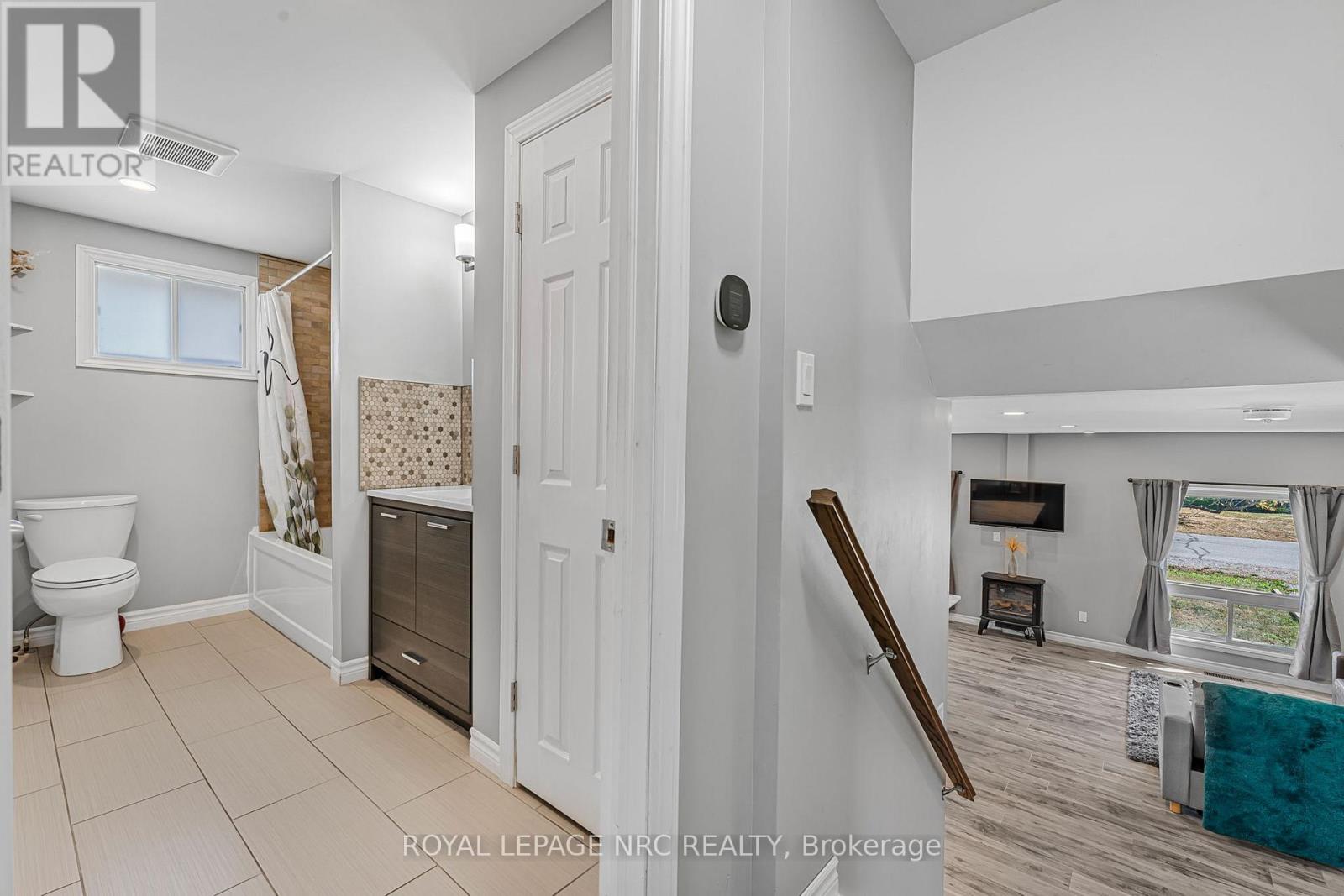 459 Lakeview Road, Fort Erie (Crescent Park), Ontario  L2A 4W2 - Photo 15 - X12453745