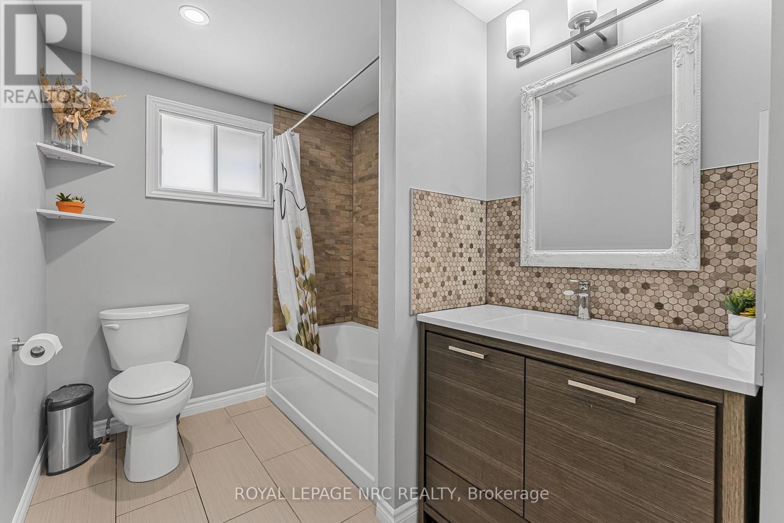 459 Lakeview Road, Fort Erie (Crescent Park), Ontario  L2A 4W2 - Photo 16 - X12453745