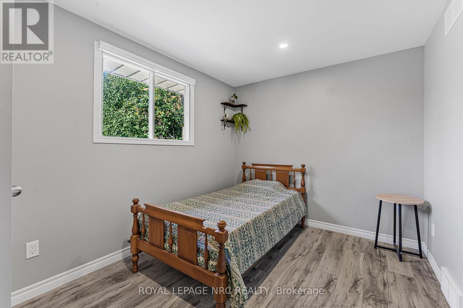 459 Lakeview Road, Fort Erie (Crescent Park), Ontario  L2A 4W2 - Photo 17 - X12453745