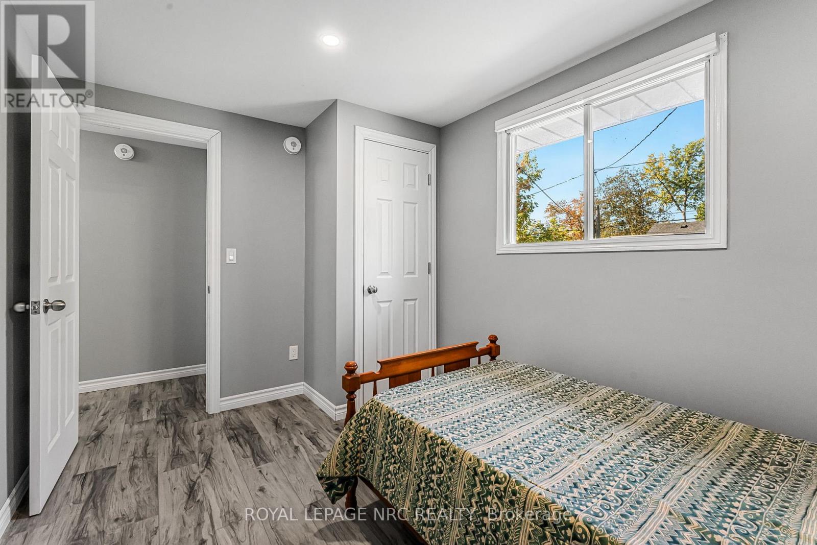 459 Lakeview Road, Fort Erie (Crescent Park), Ontario  L2A 4W2 - Photo 18 - X12453745