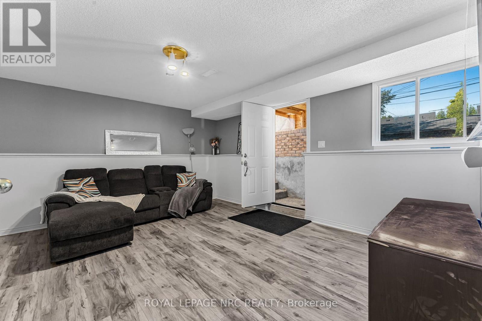 459 Lakeview Road, Fort Erie (Crescent Park), Ontario  L2A 4W2 - Photo 25 - X12453745