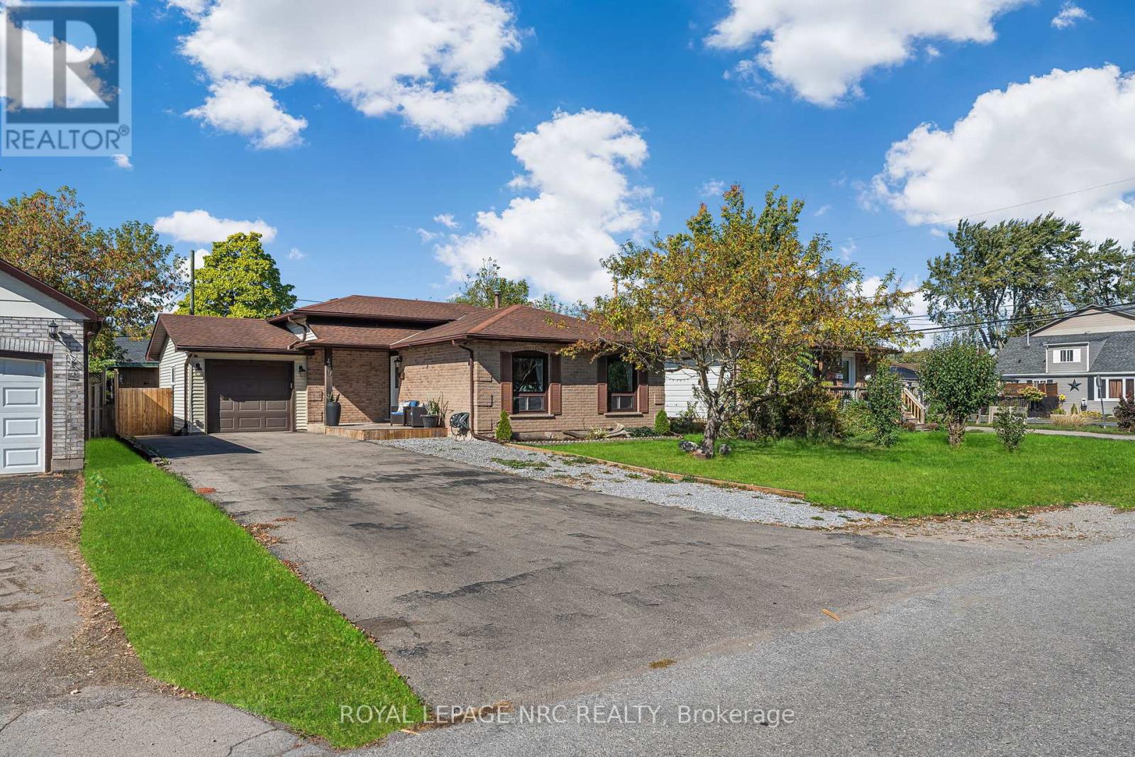 459 Lakeview Road, Fort Erie (Crescent Park), Ontario  L2A 4W2 - Photo 3 - X12453745