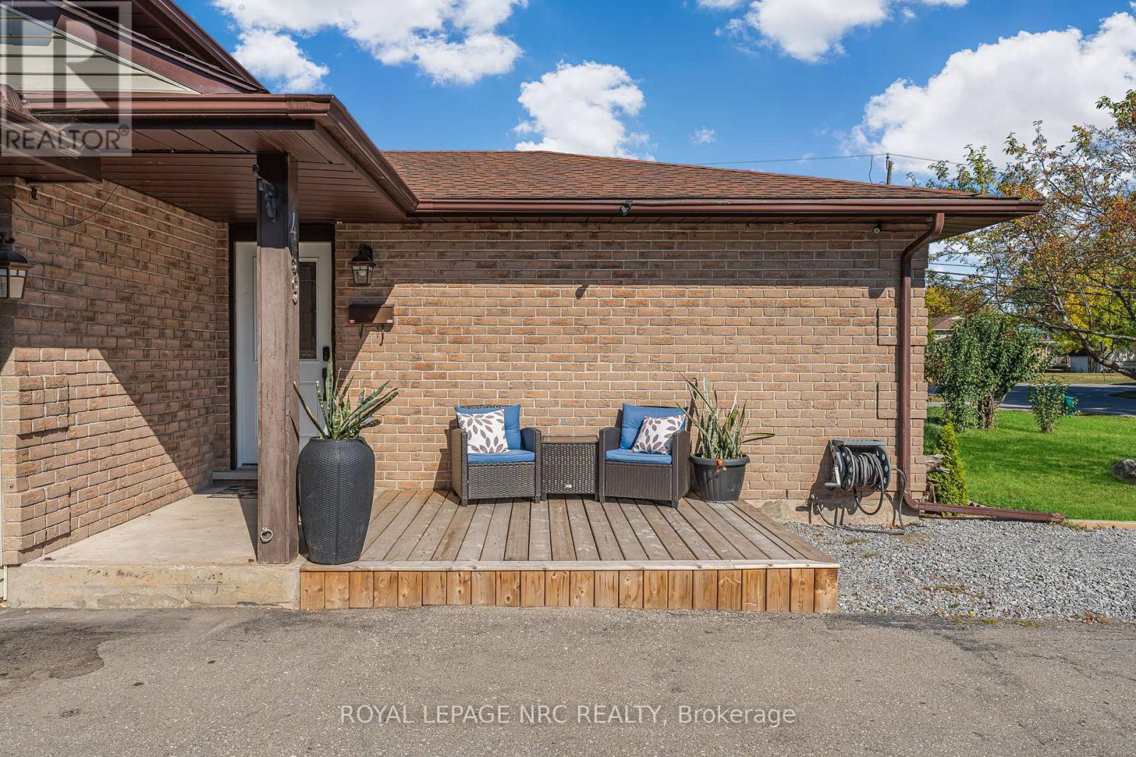 459 Lakeview Road, Fort Erie (Crescent Park), Ontario  L2A 4W2 - Photo 4 - X12453745