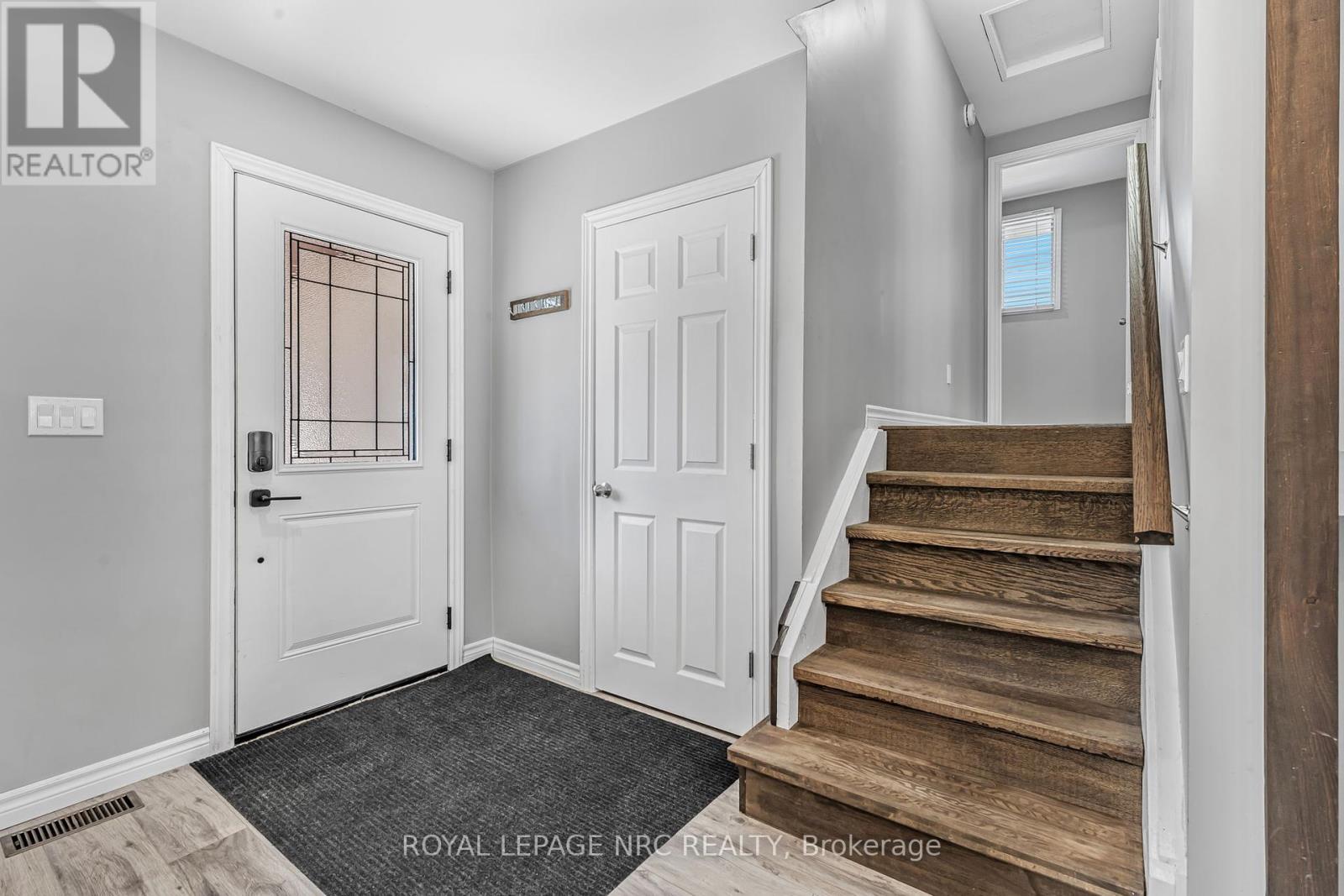 459 Lakeview Road, Fort Erie (Crescent Park), Ontario  L2A 4W2 - Photo 5 - X12453745