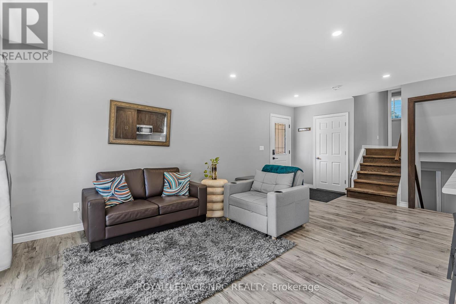 459 Lakeview Road, Fort Erie (Crescent Park), Ontario  L2A 4W2 - Photo 7 - X12453745