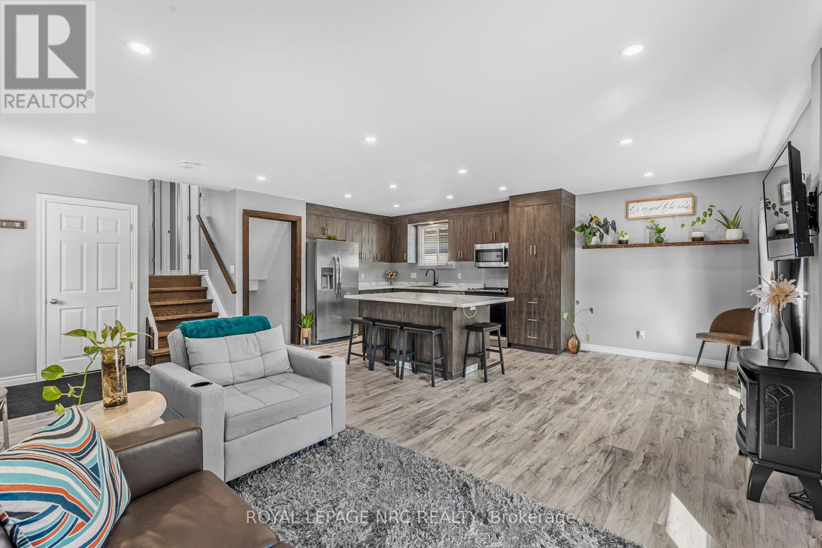 459 Lakeview Road, Fort Erie (Crescent Park), Ontario  L2A 4W2 - Photo 8 - X12453745