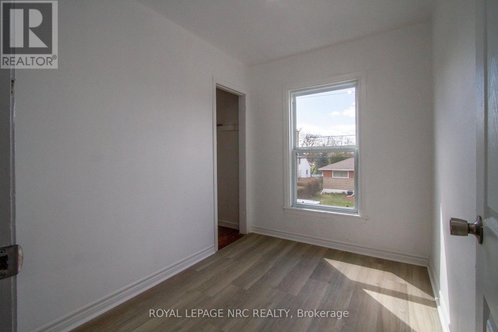 4900 St Clair Avenue, Niagara Falls, Ontario  L2E 3T6 - Photo 12 - X12453779