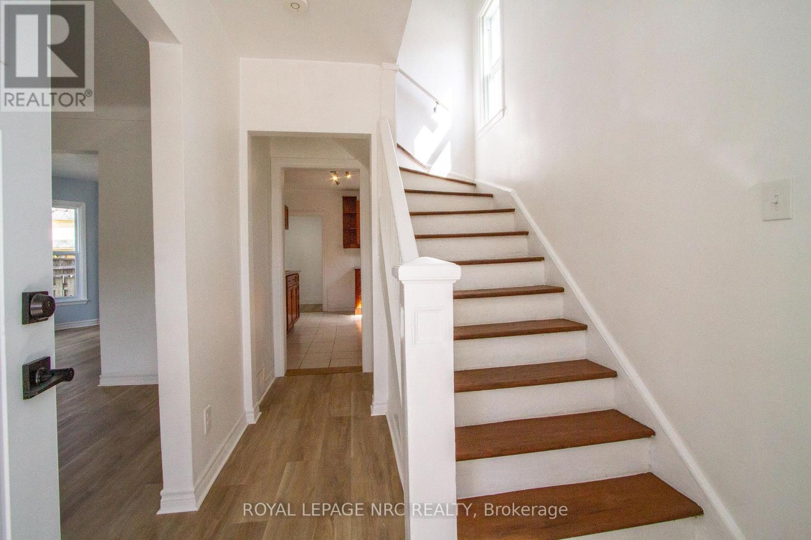 4900 St Clair Avenue, Niagara Falls, Ontario  L2E 3T6 - Photo 2 - X12453779