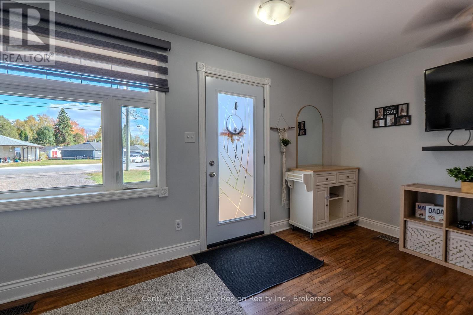 13 Prince Edward Drive, North Bay, Ontario  P1A 2T5 - Photo 12 - X12453755
