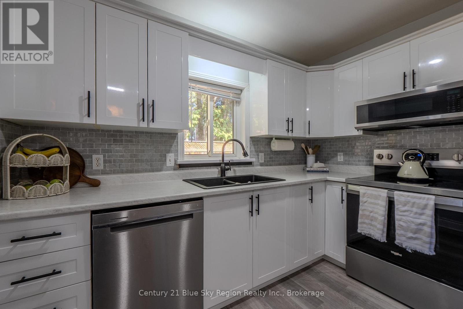 13 Prince Edward Drive, North Bay, Ontario  P1A 2T5 - Photo 4 - X12453755