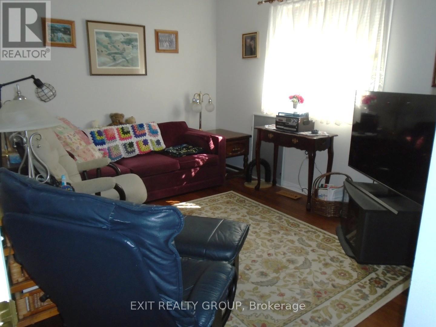 33 Cretney Drive, Prince Edward County, Ontario K0K 3L0 - Photo 10 - X12413633