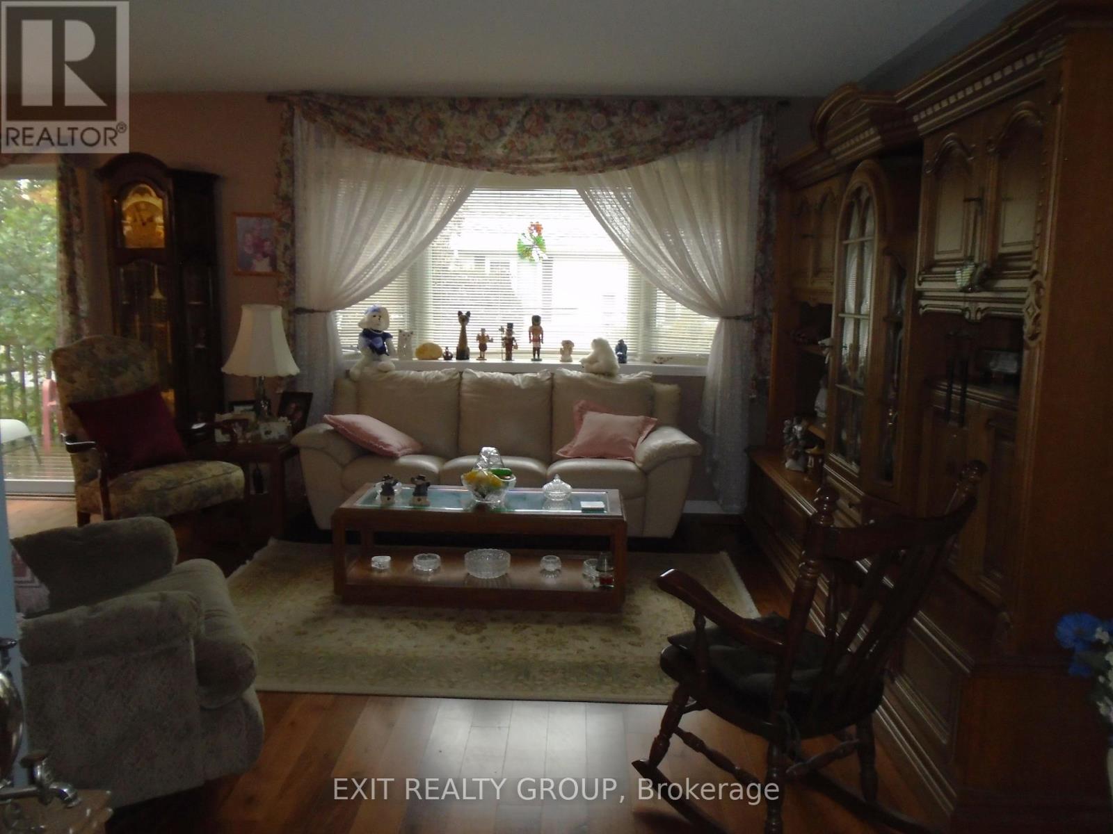 33 Cretney Drive, Prince Edward County, Ontario K0K 3L0 - Photo 4 - X12413633