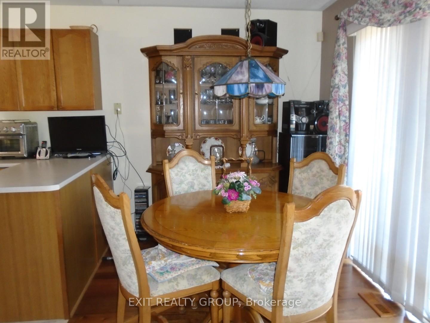 33 Cretney Drive, Prince Edward County, Ontario K0K 3L0 - Photo 9 - X12413633