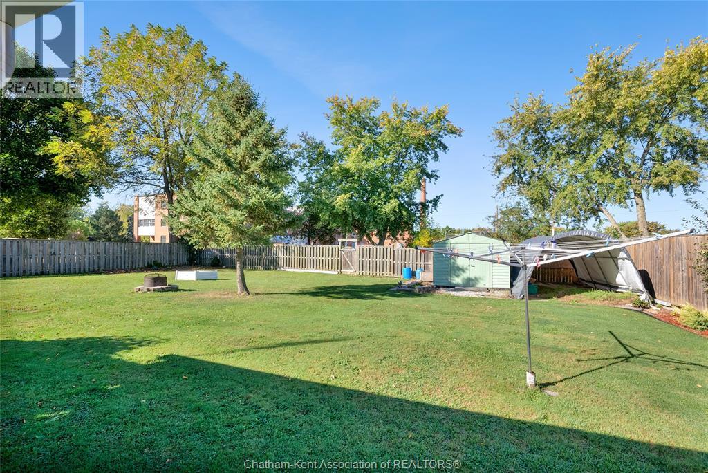 11 Highland Drive, Wallaceburg, Ontario  N8A 2K4 - Photo 37 - 25025304