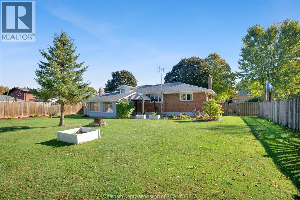 11 Highland Drive, Wallaceburg, Ontario  N8A 2K4 - Photo 38 - 25025304