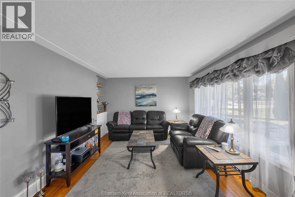 11 Highland Drive, Wallaceburg, Ontario  N8A 2K4 - Photo 7 - 25025304
