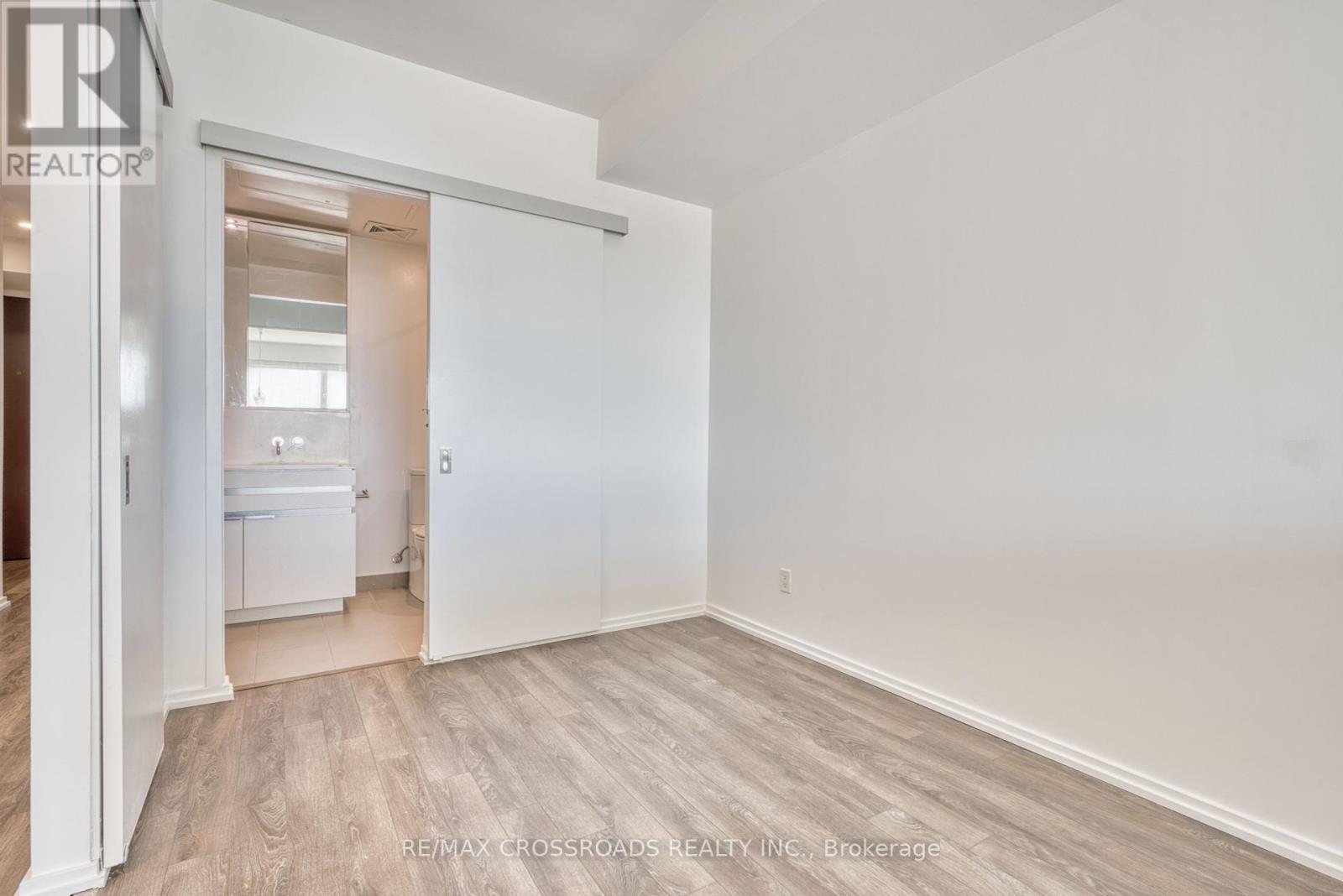 1510 - 197 Yonge Street, Toronto (Church-Yonge Corridor), Ontario  M5B 0C1 - Photo 14 - C12453651