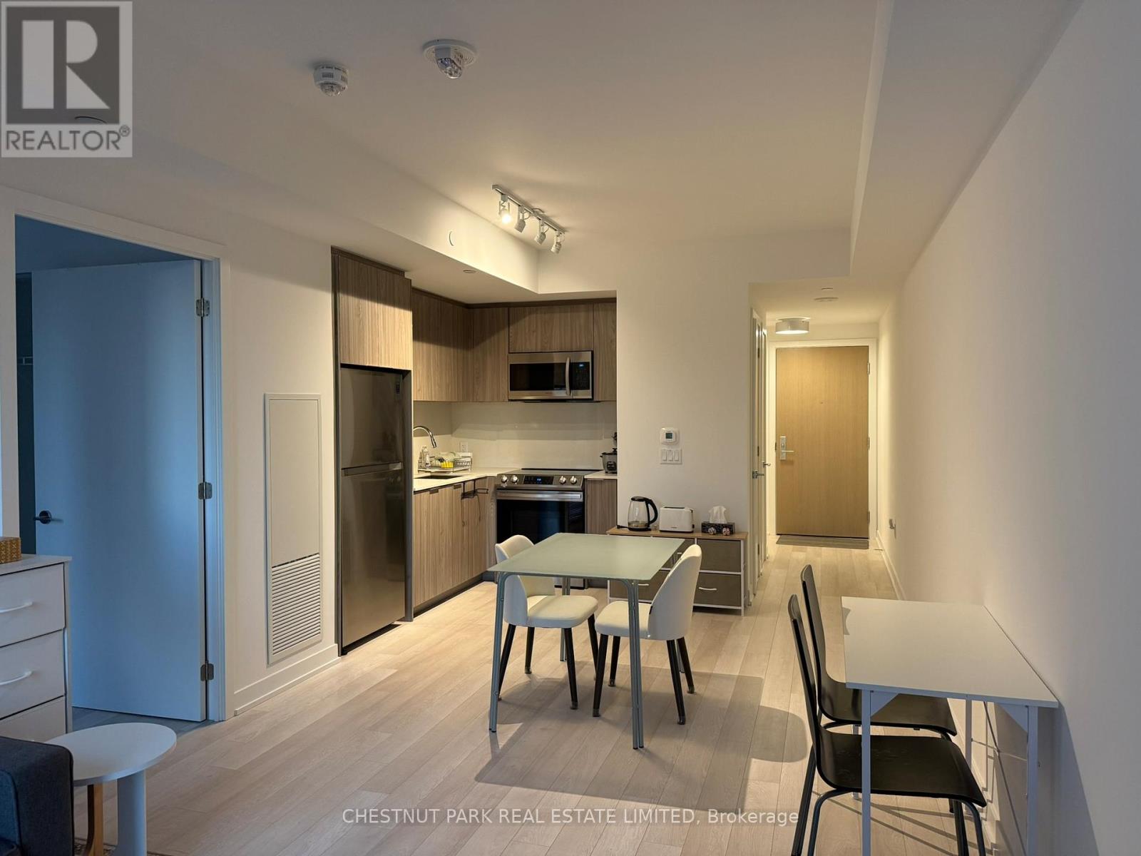 1202 - 357 King Street W, Toronto, Ontario  M5V 1K1 - Photo 3 - C12453652