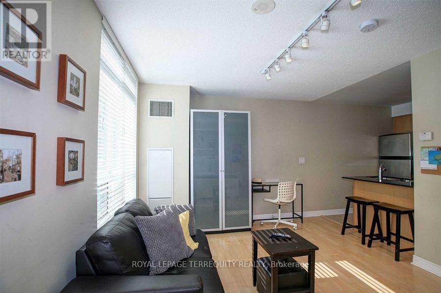 404 - 212 Eglinton Avenue E, Toronto, Ontario  M4P 0A3 - Photo 24 - C12453706