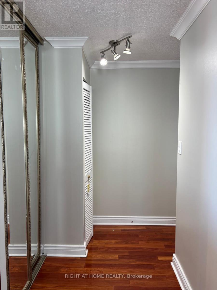 3001 - 270 Queens Quay W, Toronto, Ontario  M5J 2N4 - Photo 12 - C12453752