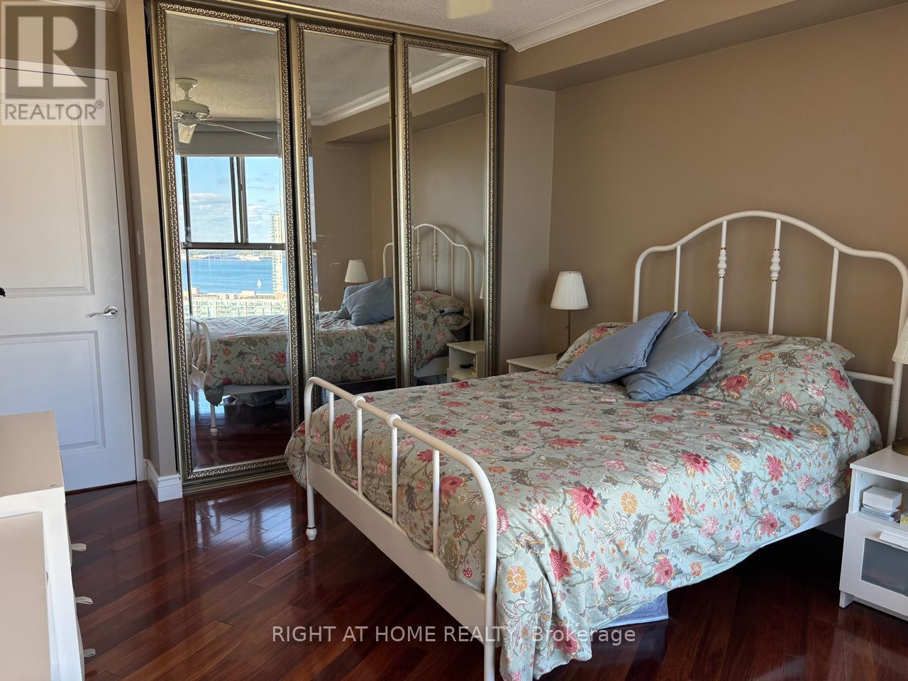 3001 - 270 Queens Quay W, Toronto, Ontario  M5J 2N4 - Photo 15 - C12453752