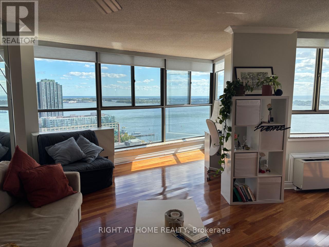 3001 - 270 Queens Quay W, Toronto, Ontario  M5J 2N4 - Photo 5 - C12453752