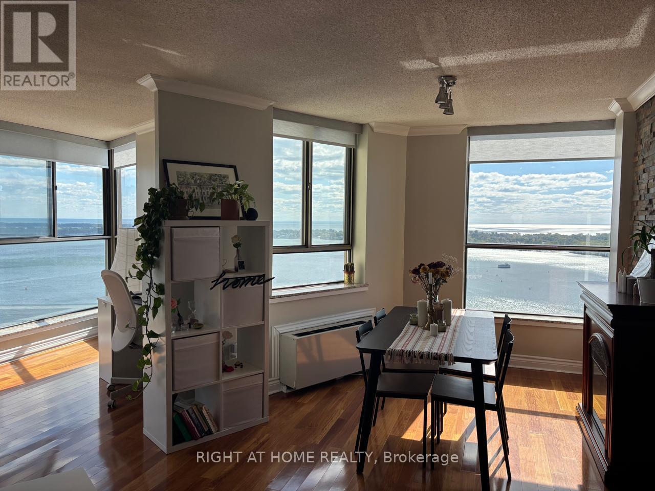 3001 - 270 Queens Quay W, Toronto, Ontario  M5J 2N4 - Photo 6 - C12453752