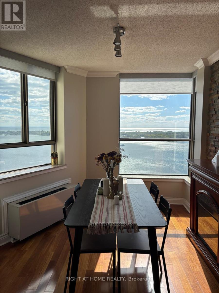 3001 - 270 Queens Quay W, Toronto, Ontario  M5J 2N4 - Photo 7 - C12453752