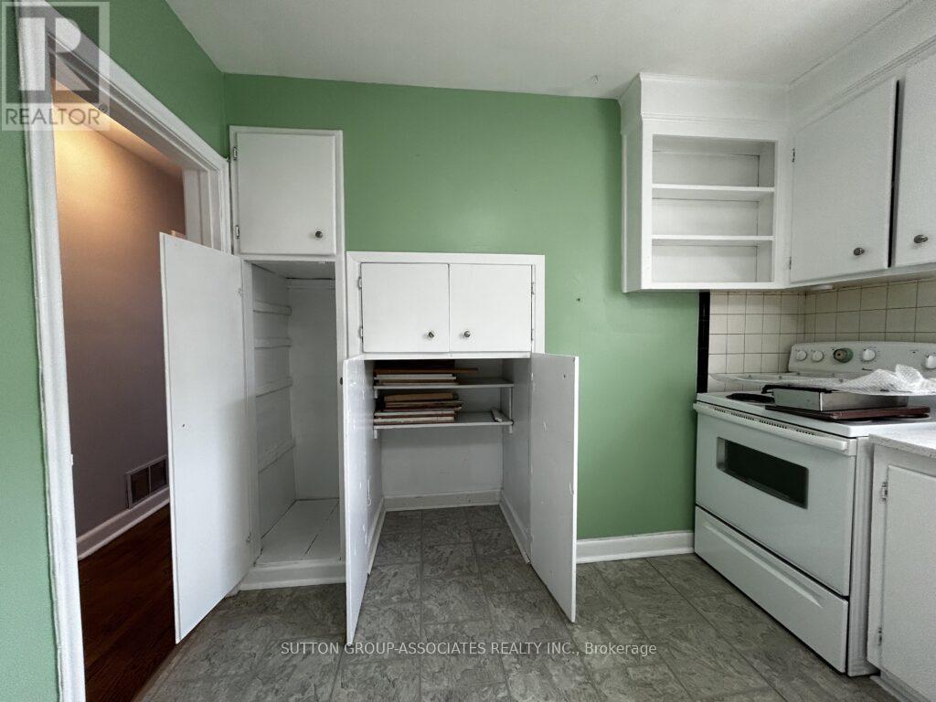 3 - 131 Kenwood Avenue, Toronto, Ontario  M6C 2S4 - Photo 11 - C12453782