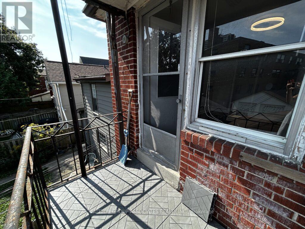 3 - 131 Kenwood Avenue, Toronto, Ontario  M6C 2S4 - Photo 15 - C12453782