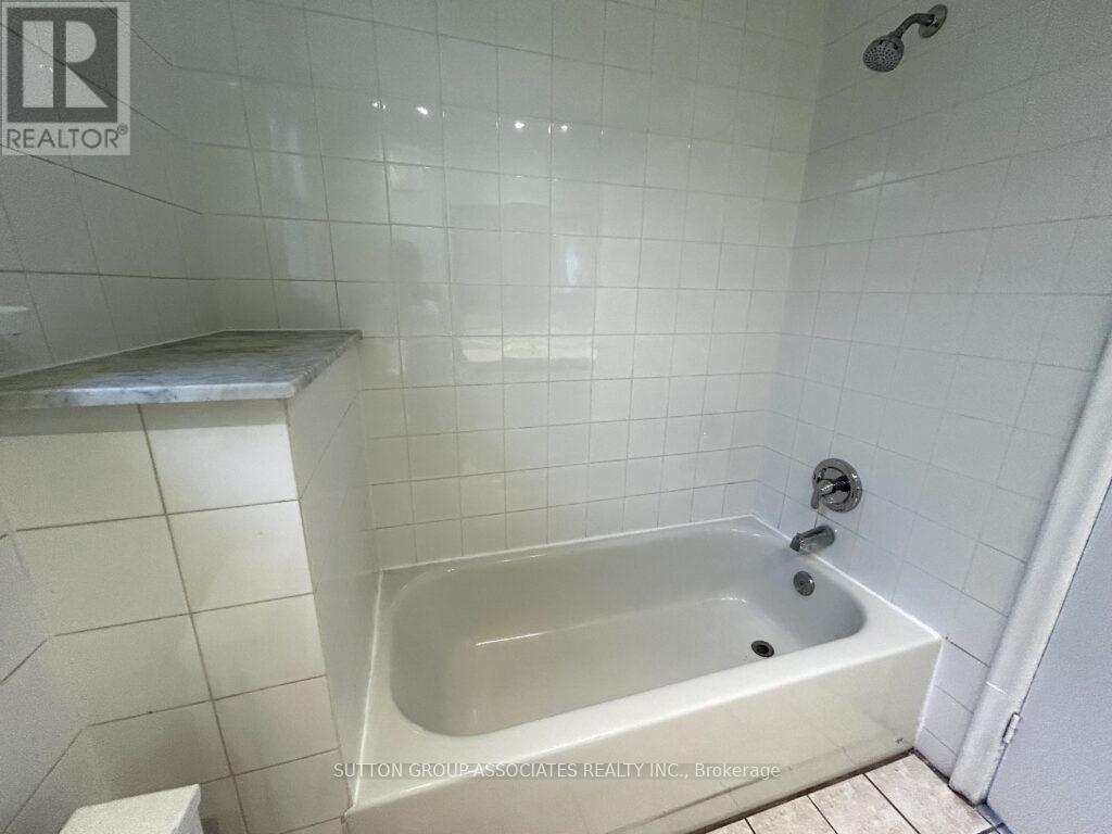 3 - 131 Kenwood Avenue, Toronto, Ontario  M6C 2S4 - Photo 21 - C12453782